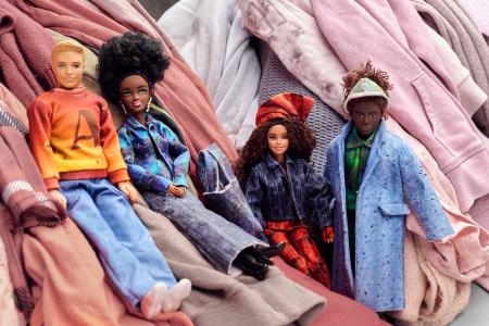 Cada año, España desecha 115 montes Everest de ropa infantil.