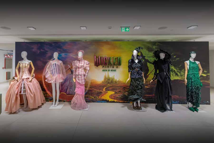 Alumnos del CSDMM-UPM «re-visten» a Elphaba y Glinda (de la película Wicked II).