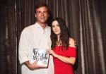 El australiano Edward Cuming recibe un premio de Vogue España a emergentes.