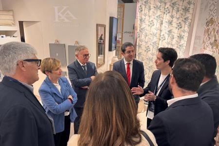Autoridades de Valencia visitaron a expositores de la Comunidad en Heimtextil.